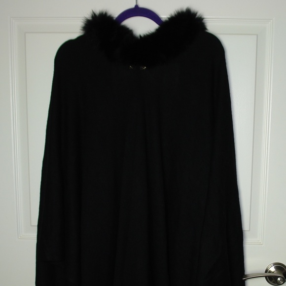 SOLD. NEW La Fiorentina Black Wool Blend Open Sweater Wrap Fox Fur Trim One Size - Picture 6 of 9